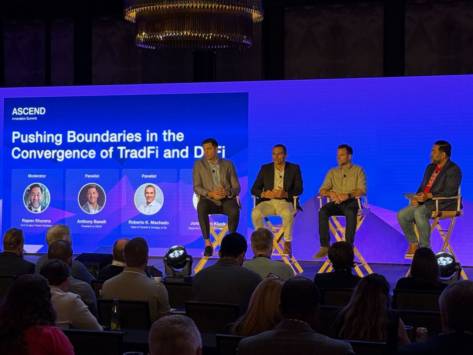 Roberto Machado representado a ília no debate sonre TradFi e DeFi no Ascend Innovation Summit 2025
